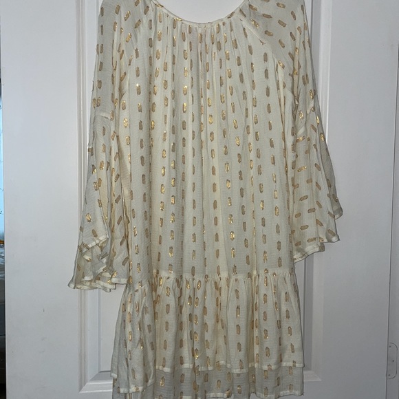 Gold Sleeved NWT Chelsea & Violet Dress - Picture 4 of 4